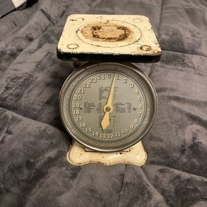Vintage Cream Kitchen Scale